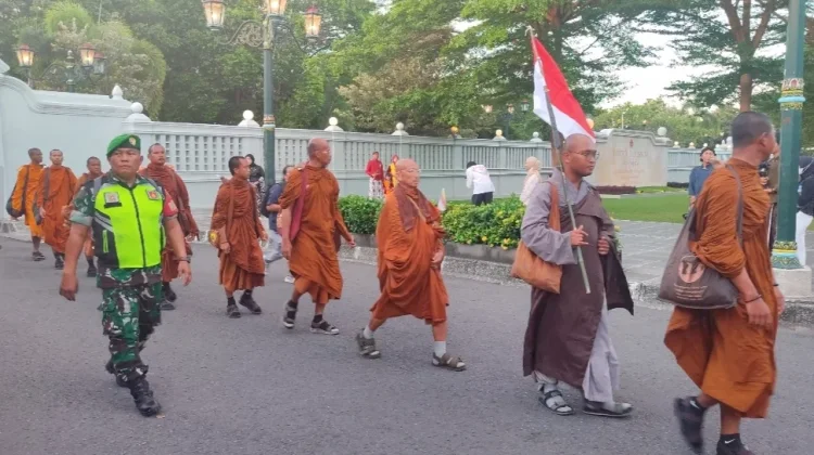 Jalan Spiritual Bhikkhu 4 Negara
