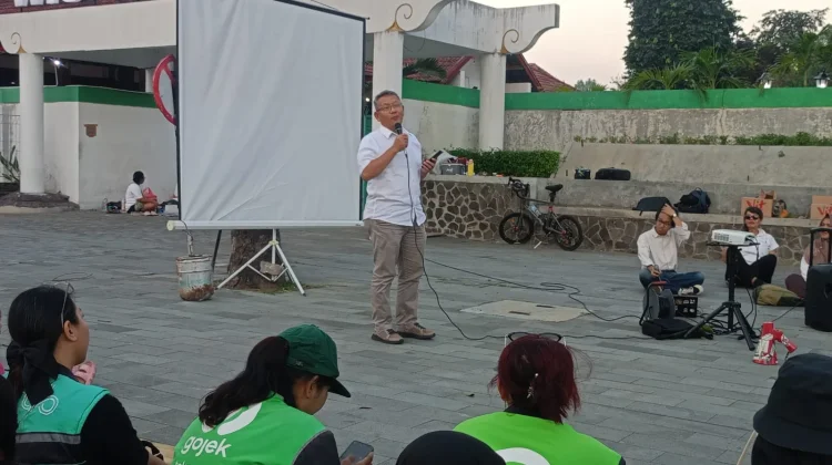 Suarakan Kegelisahan, Emak-Emak dan Mahasiswa UGM Turun ke Jalan
