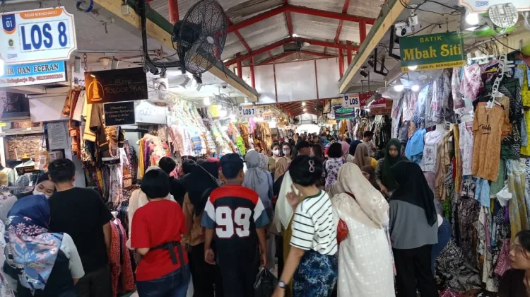 Pasar Beringharjo Diserbu Wisatawan Selama Libur Sekolah