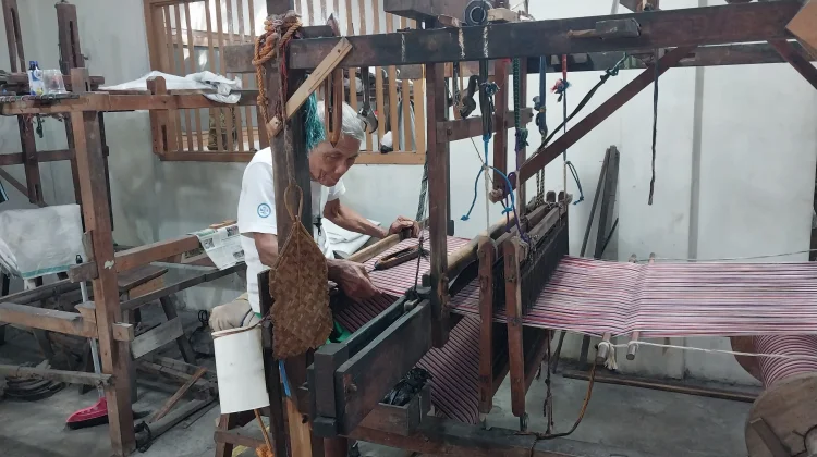 Kain Tenun Lurik Kurnia, Pertahankan Tradisi di Tengah Modernisasi