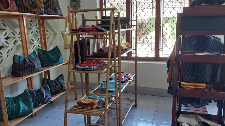 Kain Tenun Lurik Kurnia, Pertahankan Tradisi di Tengah Modernisasi
