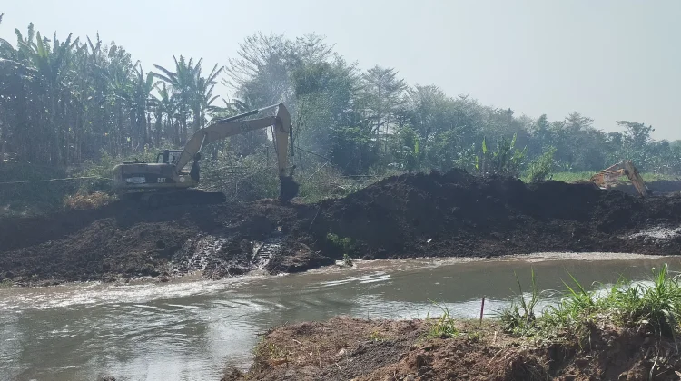 Balai Besar Wilayah Sungai Serayu Opak Normalisasi Sungai Serang