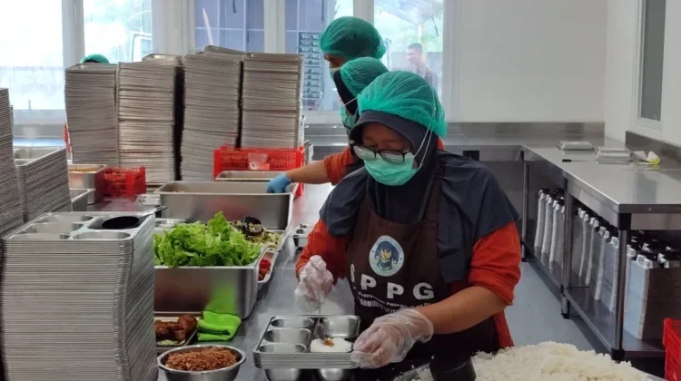 Aktivitas SPPG Margomulyo Seyegan Menyiapkan Menu MBG