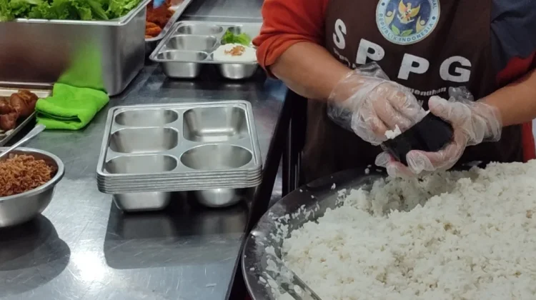 Aktivitas SPPG Margomulyo Seyegan Menyiapkan Menu MBG