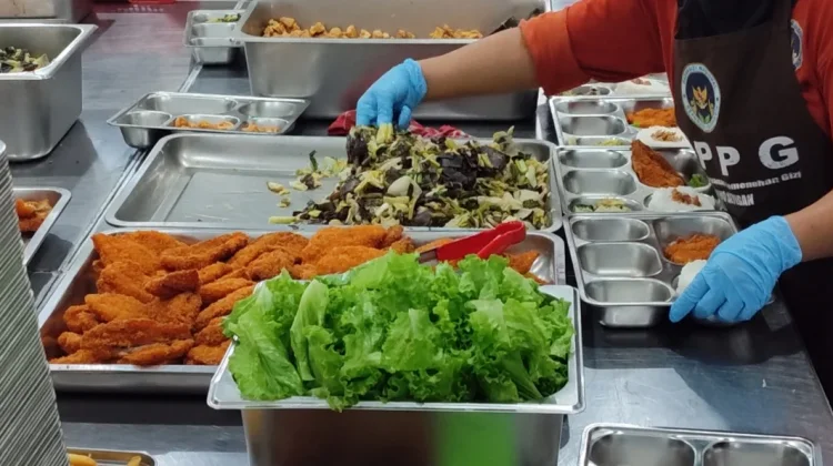 Aktivitas SPPG Margomulyo Seyegan Menyiapkan Menu MBG