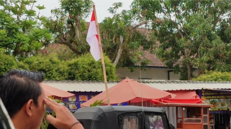 Merah Putih Berkibar di Atas Bajai