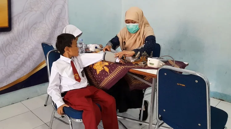 Tingkatkan Imunitas Tubuh, Ratusan Siswa SDN Sinduadi Timur Jalani CKG dan BIAS