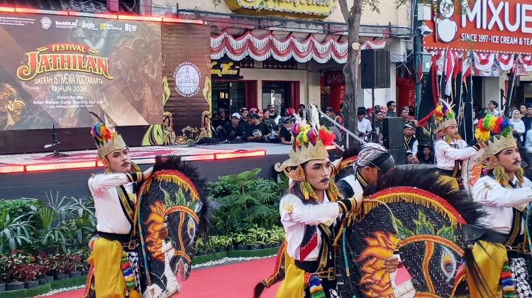 Semarak Kemeriahan Pentas Seratus Dalang Seribu Wayang