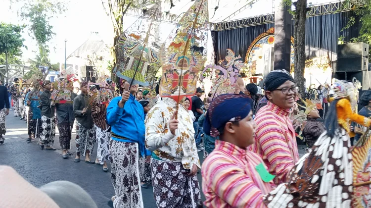 Semarak Kemeriahan Pentas Seratus Dalang Seribu Wayang