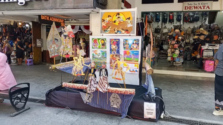 Semarak Kemeriahan Pentas Seratus Dalang Seribu Wayang