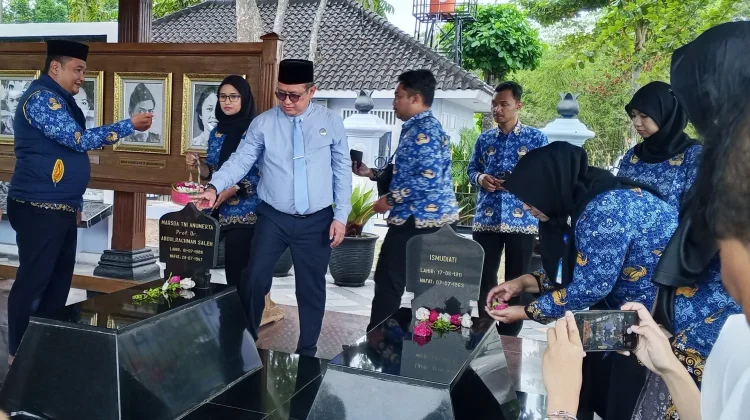 Menyambut Hari Bhakti Radio, LPP RRI Yogyakarta Ziarah ke TMP
