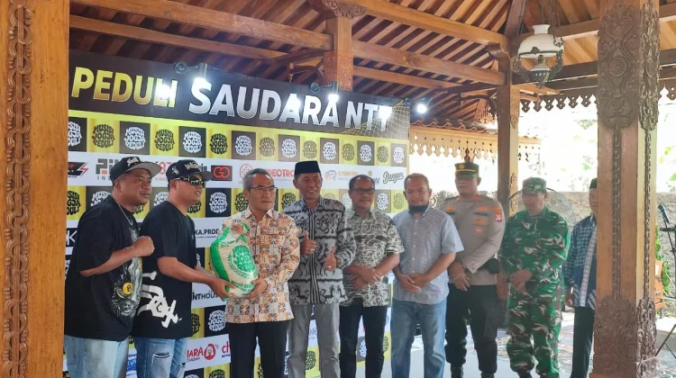 Wujud Kepedulian, Musisi Jogja Peduli Berangkatkan Tiga Truk Bantuan ke NTT