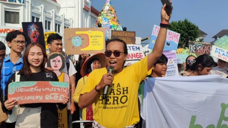 Pawai Bebas Plastik di Malioboro