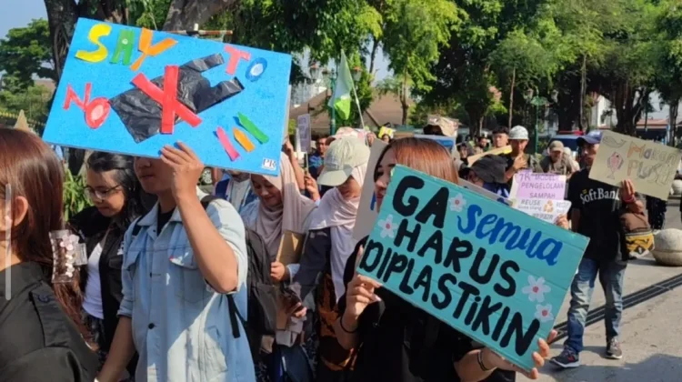 Pawai Bebas Plastik di Malioboro