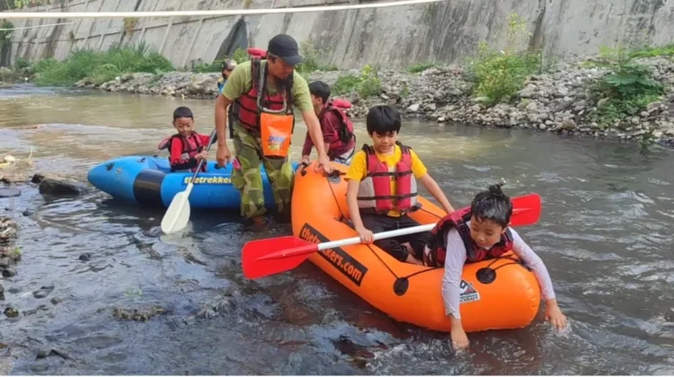 Belajar Mengenal Alam lewat Kelas Sungai