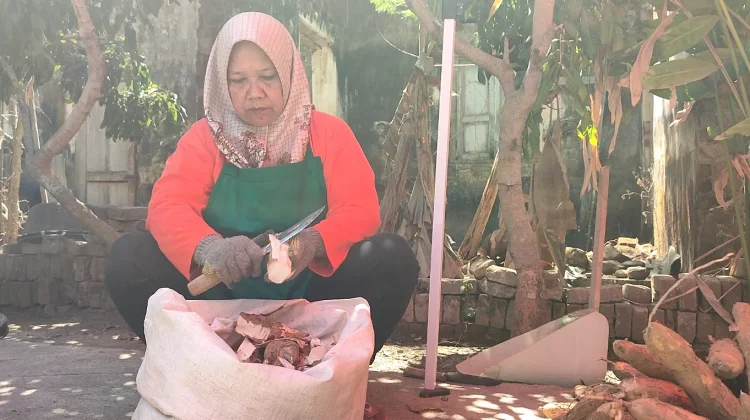 Gethuk Goreng Bu Hesti Jadi Oleh-Oleh Favorit di JJLS Pantai Selatan Bantul