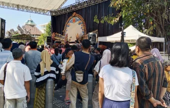 Semarak Kemeriahan Pentas Seratus Dalang Seribu Wayang