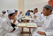 Ibadah dalam Kesunyian di Pesantren Tuli Darul Ashom Sleman