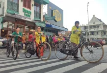Kartini Modern Mengayuh Sepeda
