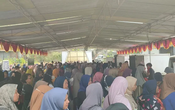 Pasar Murah Guwosari Disambut Antusias, Warga Rela Mengantre