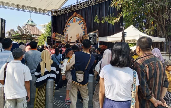 Semarak Kemeriahan Pentas Seratus Dalang Seribu Wayang