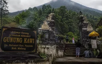 Gunung Kawi: Persimpangan Ziarah, Mitos, dan Keyakinan Masyarakat