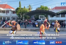 Etnis Manggarai Tampilkan Tarian Caci Hipnotis Penonton di Parade Kebangsaan
