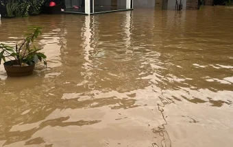 Ruas Jalan Tirta Ria Kelurahan Way Kandis Terendam Air