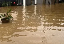 Ruas Jalan Tirta Ria Kelurahan Way Kandis Terendam Air