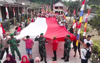 Kirab Bendera Raksasa Warnai Syukuran Perbaikan Jalan di Cimanggu Pandeglang