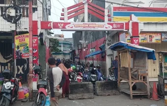 Gang Empang Ditutup, Akses ke Pasar Rangkasbitung Terhambat