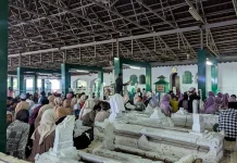 Masjid Agung Banten Ramai Dikunjungi Peziarah Jelang Ramadan