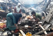 Ramadan Kelabu di Balik Puing Pasar Baru Labuan