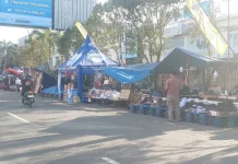 Pedagang Peci Keluhkan Penurunan Omset