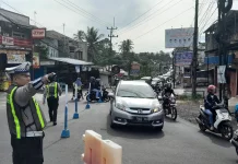Puluhan Ribu Kendaraan Padati Jalur Wisata Pandeglang