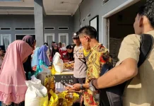 Warga Pandeglang Semringah Sambut Bantuan Pangan Beras Bulog