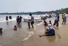 Pantai Carita Kembali Ramai Dikunjungi Wisatawan