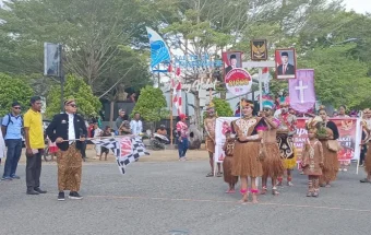 Yayasan Rumsram Kampanye Pendidikan Melalui Karnaval Budaya HUT RI Ke-81 di Biak