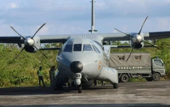 Pesawat Patroli Maritim CN-235 Unsur Wing Udara 3 Puspenerbal Mendarat di Biak
