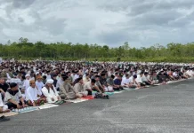 Ribuan Umat Muslim Padati Base Ops Lanud Manuhua, Laksanakan Salat Idulfitri