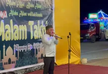 Wabup Biak Numfor Tampil Bermain Harmonika, Hangatkan Malam Takbiran