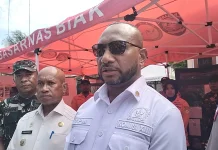 Anggota DPR RI,Yan Mandenas Kunjungi Korban Ledakan Diduga Bom di Biak