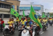 Sambut Piala Dunia 2026,Pendukung Berbagai Negara Pawai Bersama di Biak