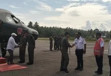 Pesawat CN-235 Mendarat Mulus di Bandara Numfor