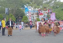 Yayasan Rumsram Kampanye Pendidikan Melalui Karnaval Budaya HUT RI Ke-81 di Biak