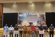 Lebih Dari 80 Pekerja Rentan di Biak Terima Kartu Jaminan Sosial Ketenagakerjaan