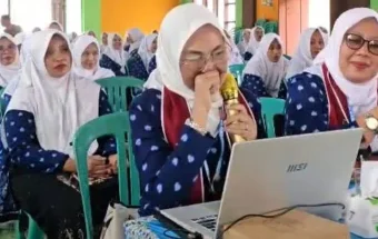 Tangis Haru Guru PAUD Pecah, Legislator Firman Soebagyo Bawa Kabar Baik
