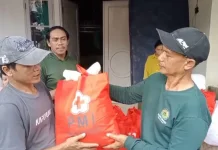 Korban Banjir Kampung Cicerewed Cijayanti Terima Bantuan Sembako
