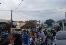 Menjelang Berbuja Puasa, Jalan Empang Padat Merayap