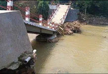 Baru Dua Bulan Diresmikan, Jembatan Gobang Tarisi Rumpin Bogor Terputus